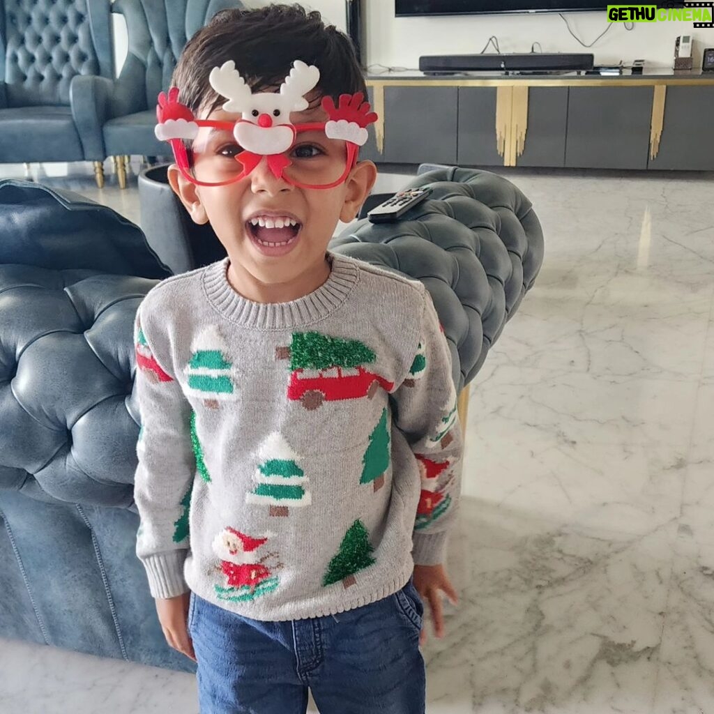 Radhika Pandit Instagram - Wishing everyone love and laughter always!! Merry Christmas ♥🧿 #nimmaRP #radhikapandit