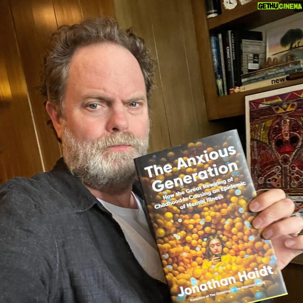 Rainn Wilson Instagram - Every parent, hell, every GenZer needs to read this as soon as possible. At risk of sounding pretentious, this book is both important and timely. Human beings have always grown to maturity through “play-based childhoods.“ We’ve now switched over to “iPhone-Tik-Tok-based childhoods.” For the worse. It’s wrecking havoc with the mental health and social development of young folks. But don’t believe me - Believe Haidt’s exhaustive data. Also? There’s a lot of hope in here. As well as a Clear call to action. @jonathanhaidt @SoulBoom
