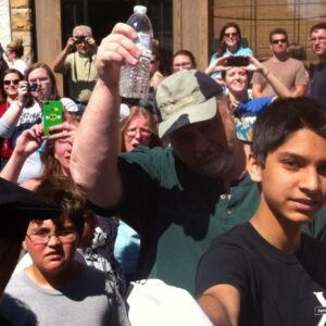Rainn Wilson Instagram - Ten years ago, THE OFFICE aired it’s final episode. Can you believe it? After a few down years where the show was largely forgotten (other than the odd rerun) it slowly, slowly started running on an upstart streaming service called Netflix. And then, after about a year or so, the show had been seen by more people than ever watched it on NBC. Over and over again, too. A new generation of fans was born. More loyal, excited and passionate than the OG Office crew! So grateful for all of you for keeping our weird little comedy adventure alive and well!

After the show wrapped we had an amazing adventure that not many folks knew about. The cast took a trip to Scranton and, along with about 10k fans, we celebrated ELECTRIC CITY STYLE!!! Here’s some little seen footage of that day for your viewing pleasure! We should do it again!