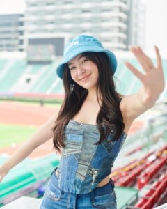 Ranee Campen Instagram - พรุ่งนี้เจอกันน้าา👋🏻🩵 #54ปี3miracles #54ปี3miraclesxbella