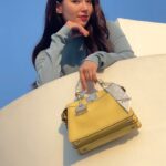 Ranee Campen Instagram - Complete my day with @fendi 🩵💛 #Fendi #FendiPeekaboo @fendi