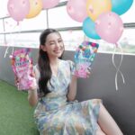 Ranee Campen Instagram - ไหนใครลอง ไฮยีน ฟอร์เอเวอร์ ยัง ซีรีส์ แล้วบ้าง หอมเปลี่ยนโลกสดใสแบบเบลมั้ยน้า🤭 #หอมเปลี่ยนโลกสดใส #บูสท์ความหอมยาวนาน #ไฮยีน #น้ำยาปรับผ้านุ่ม