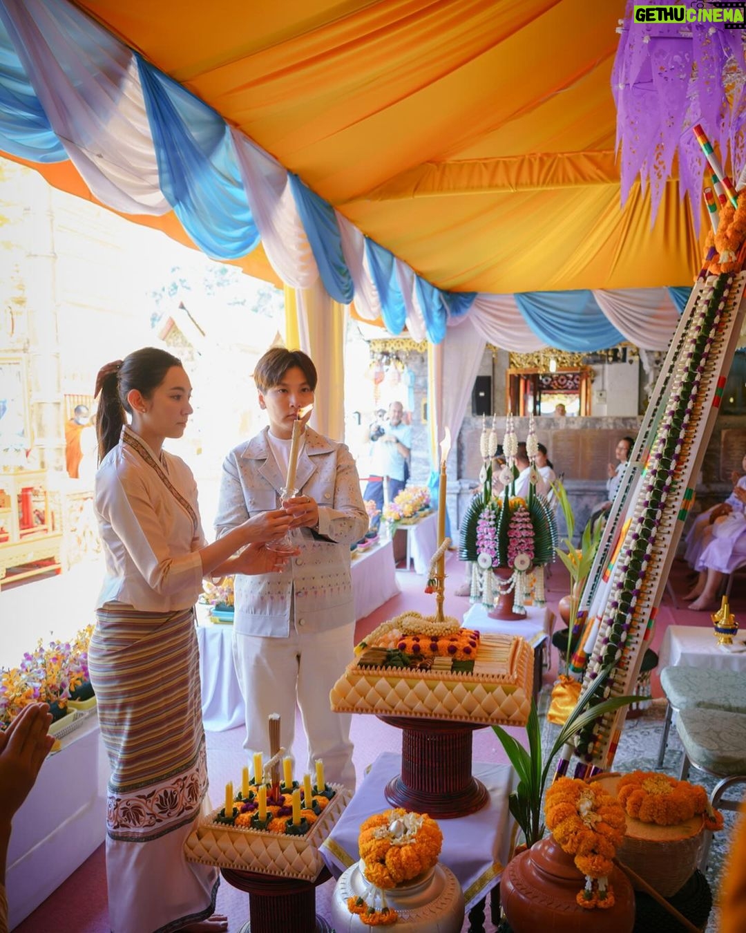 Ranee Campen Instagram - บวงสรวงพระธาตุดอยสุเทพ แม่บุญเรือน โตงบุญเติม ทำบุญสืบชะตา ปล่อยปลาให้ชีวิต🤍 ขอน้อมนำบุญส่งถึงกัลยาณมิตรทุกคนนะคะ🙏🏻✨