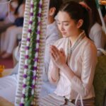 Ranee Campen Instagram - บวงสรวงพระธาตุดอยสุเทพ แม่บุญเรือน โตงบุญเติม ทำบุญสืบชะตา ปล่อยปลาให้ชีวิต🤍 ขอน้อมนำบุญส่งถึงกัลยาณมิตรทุกคนนะคะ🙏🏻✨