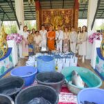 Ranee Campen Instagram - บวงสรวงพระธาตุดอยสุเทพ แม่บุญเรือน โตงบุญเติม ทำบุญสืบชะตา ปล่อยปลาให้ชีวิต🤍 ขอน้อมนำบุญส่งถึงกัลยาณมิตรทุกคนนะคะ🙏🏻✨