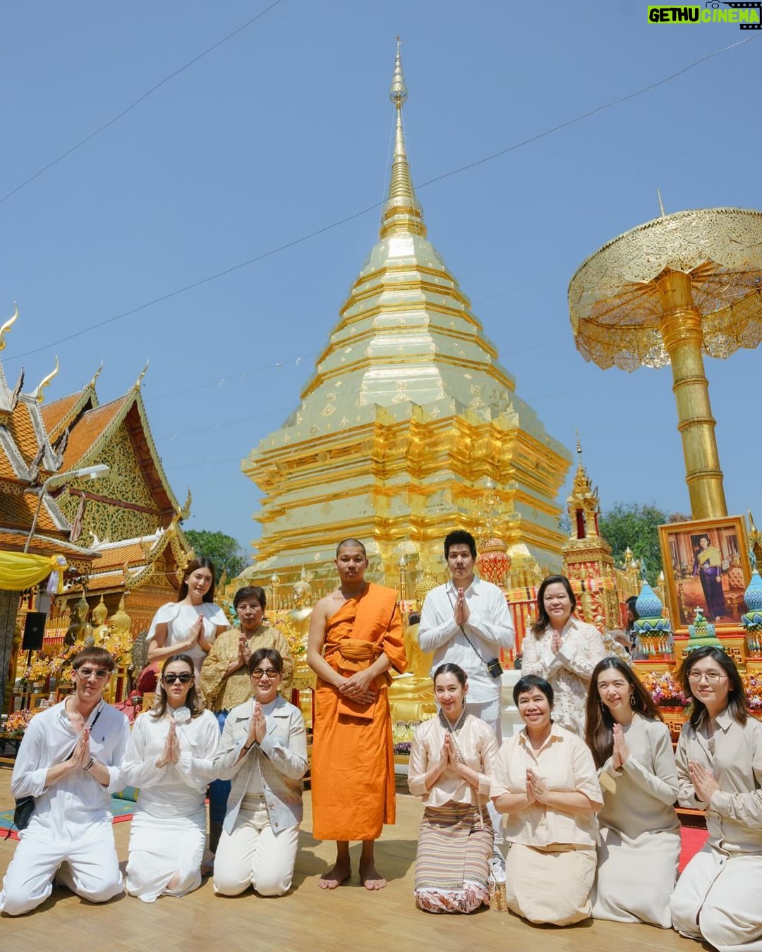 Ranee Campen Instagram - บวงสรวงพระธาตุดอยสุเทพ แม่บุญเรือน โตงบุญเติม ทำบุญสืบชะตา ปล่อยปลาให้ชีวิต🤍 ขอน้อมนำบุญส่งถึงกัลยาณมิตรทุกคนนะคะ🙏🏻✨