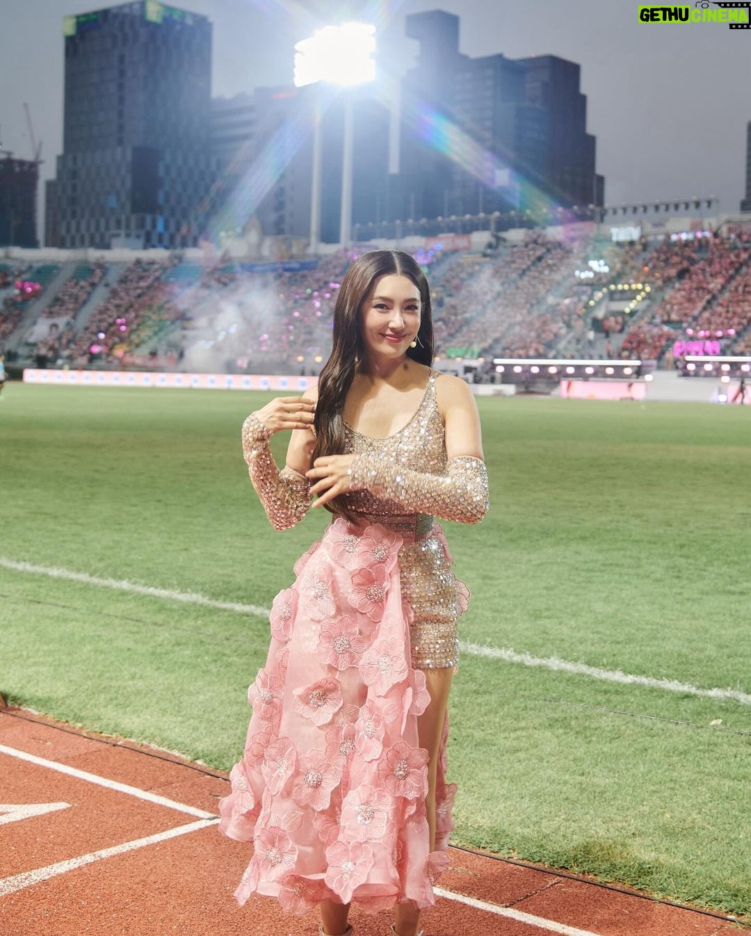 Ranee Campen Instagram - 💫 #54ปี3miracles #54ปี3miraclesxbella