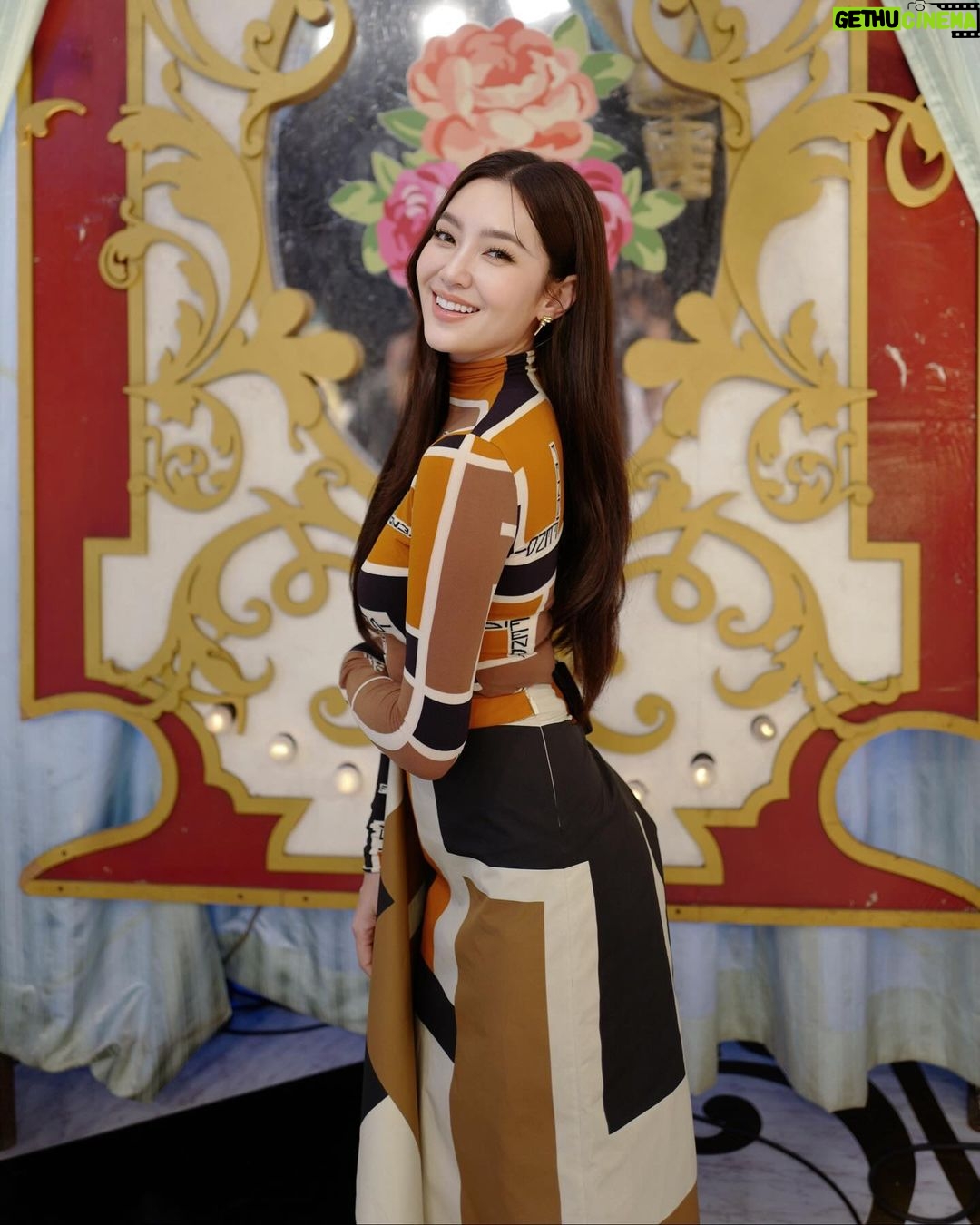 Ranee Campen Instagram - วันนี้ใครได้ดู 3 แซ่บบ้างคะ อย่าลืมช่วงท้ายรายการ มีเซอร์ไพรส์จากเพอพีชด้วยน๊า ติดต่อได้ตามที่ขึ้นในรายการหรือที่ตัวแทนที่น่ารักทุกคนเลยนะคะ หรือใครยังไม่ได้ดู ฝากดูย้อนหลังด้วยน๊า😘💕 #เพอพีชเยลลี่