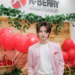Rathavit Kijworalak Instagram – ดีใจที่ได้เจอทุกคนนะครับ 

🍓งาน The Temptation of Strawberry 🍓ยังมีถึง 24 มี.ค. 67 นี้ 

ใครอยากช้อปสตรอว์เบอร์รีเกาหลีก็ไปกันได้เลย

#EnjoyKFood 
#Kfood #Kfruits #Kberry 
#ThetemptationOfStrawberry 
#kberrypopup2024