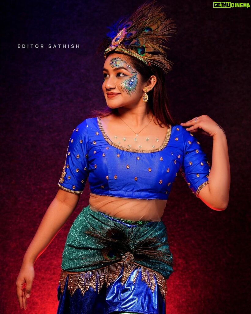 Raveena Daha Instagram - 💙🦚⚜ Beautiful makeup by @dsmakeoverartistry💙 Pictures by @sathishkumarstanly 😍 Stunning Face painting by @brownnie30 ❤ #jodi #dance #pictures