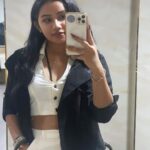 Raveena Daha Instagram – 🖤🤍🖤 

#randompost #✨