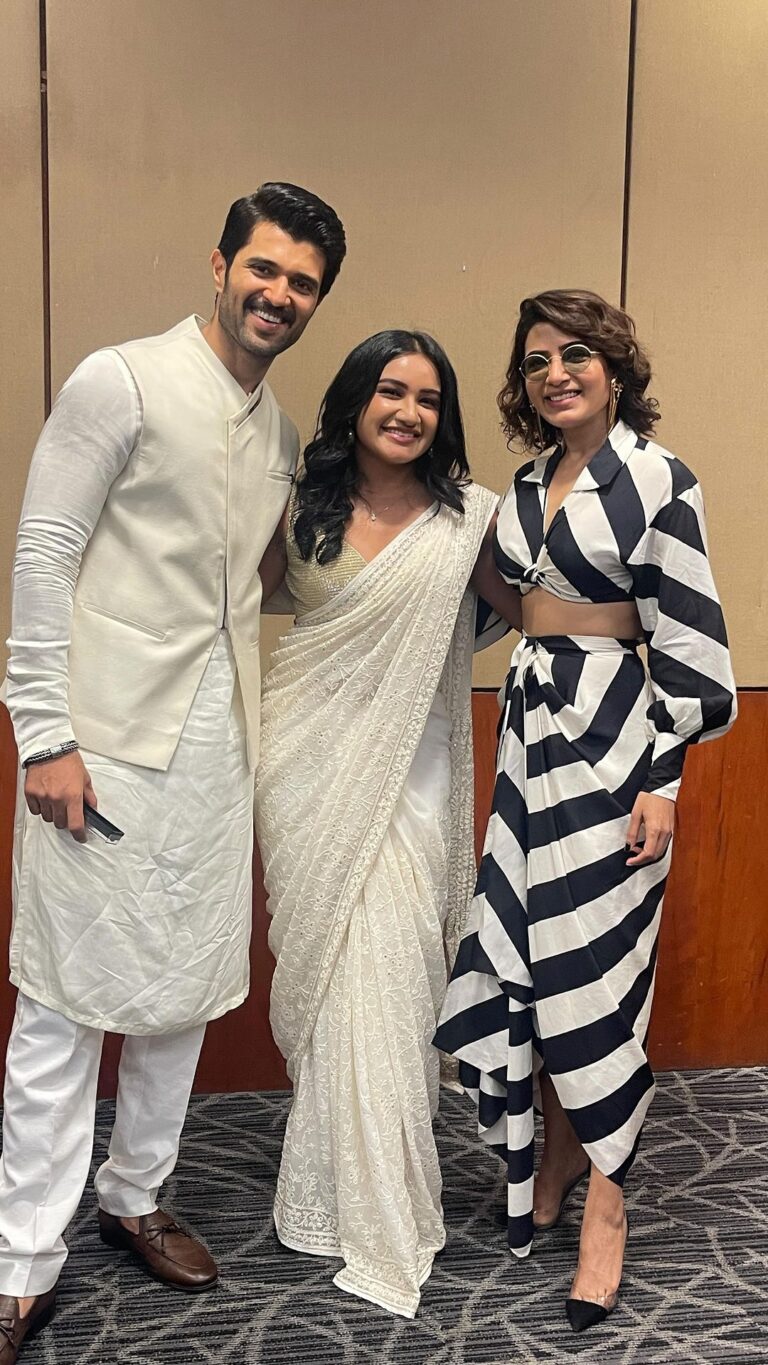 Raveena Daha Instagram - Such a surreal moment for me to meet them in person 🙈🤍🤍 What a fabulous celebration of Kushi’s musical concert and got to meet my most fav filmstars , @thedeverakonda and the gorgeous @samantharuthprabhuoffl😘 WIshing the stars the very best for their upcoming #Kushi movie releasing this September 1st ! 😍 And thank you so much @cloudsbyvibin for the video🤍 @TheDeverakonda @samantharuthprabhuoffl @shivanirvana621 @heshamabdulwahab @mythriofficial @saregamatelugu #KushiMusicalConcert #Kushi #KushiOnSeptember1st Hyderabad-Telangana