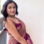 Raveena Daha Instagram - How do you like your Aaradhya ? Modern or traditional? 🙈 En nalum ennai ne ningathae #Aradhya 💞 in loop 🎧😍 @heshamabdulwahab @sidsriram @chinmayisripaada @thedeverakonda @samantharuthprabhuoffl @saregamatamil #kushi #sid #love #crush #ig #trending