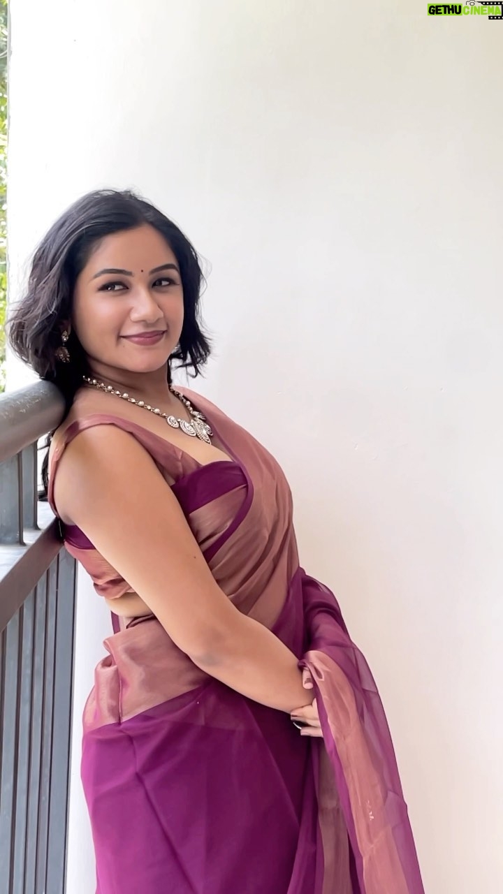 Raveena Daha Instagram - How do you like your Aaradhya ? Modern or traditional? 🙈 En nalum ennai ne ningathae #Aradhya 💞 in loop 🎧😍 @heshamabdulwahab @sidsriram @chinmayisripaada @thedeverakonda @samantharuthprabhuoffl @saregamatamil #kushi #sid #love #crush #ig #trending
