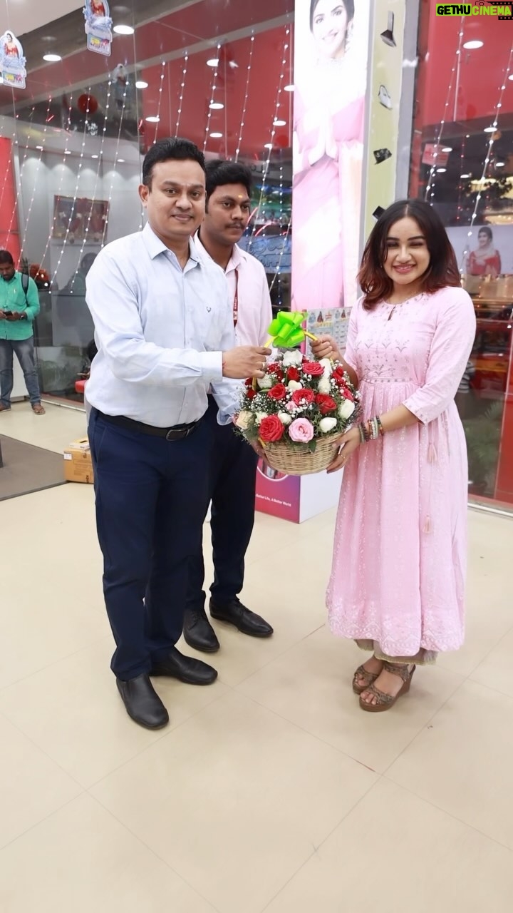 Raveena Daha Instagram - Searching for a mobile to capture all your lovely moments at ease?? Here is the Oppo F25 Pro 5G mobile at you service! The latest mobile in the market with 4K ultra video feature at this amazing price! This Mobile also embrace the powerful charging capacity and Boarderless amoled screen.. Our very own Sathya offers Oppo F25 Pro 5G mobile at 10% cashback and EMI starting from 1999/- and also their exclusive ear buds at complimentary price of Rs.499/-.. visit nearest Sathya showroom immediately to get the magical mobile experience! #sathya #sathyagencies #opponewlaunch