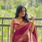 Raveena Daha Instagram - En aasai ellam un irukathilae, En ayul varai un anaipinilae🫂 Verenna vendum ulagathilae🥺 Indha inbam pothum nejinilae💯 Ezhezhuu jenjam vaazhndu viten🖤🖤🖤 Picture courtesy @yeah_me_1010 🥰 Saree from @cheap_best_collection ♥️ @cheap_best_collection follow my fav page🤩😍🥰 This beautiful saree just 399 only free delivery 💥 cash on delivery 💥 ec return 😳 use Raveena 123 code and get extra offer🥳🥳 #raveena #raveenadaha #RD
