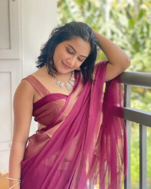 Raveena Daha Instagram - En aasai ellam un irukathilae, En ayul varai un anaipinilae🫂 Verenna vendum ulagathilae🥺
Indha inbam pothum nejinilae💯
Ezhezhuu jenjam vaazhndu viten🖤🖤🖤

Picture courtesy @yeah_me_1010 🥰

Saree from @cheap_best_collection ♥️ 

@cheap_best_collection follow my fav page🤩😍🥰 
This beautiful saree just 399 only  free delivery 💥 cash on delivery 💥 ec return 😳 use Raveena 123 code and get extra offer🥳🥳

#raveena #raveenadaha #RD