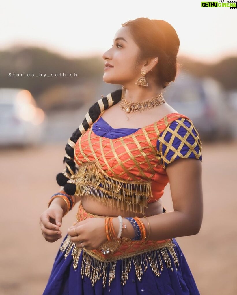Raveena Daha Instagram - 🧡🥻 H&M @miss_pretty_makeoverartist 🤍 Pictures @sathishkumarstanly 😍 Beautiful jewellery @rani_bridals_coimbatore ❤🥰 #raveena #raveenadaha #rd #live #laugh #love