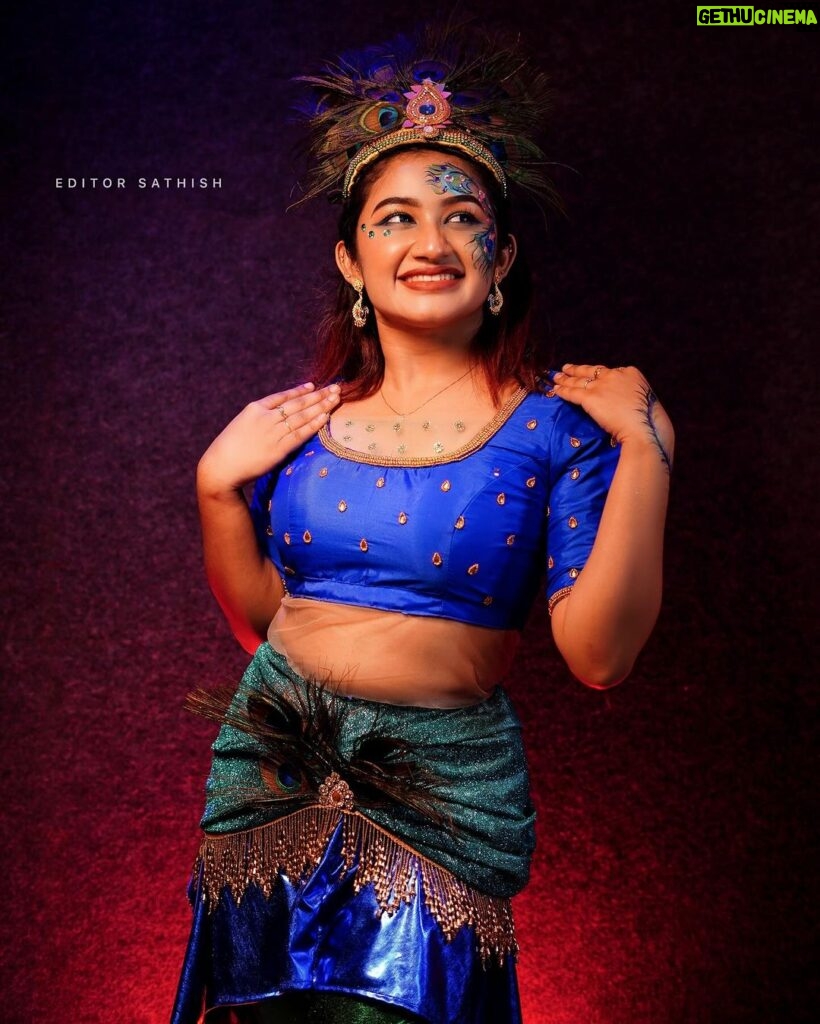 Raveena Daha Instagram - 💙🦚⚜️ Beautiful makeup by @dsmakeoverartistry💙 Pictures by @sathishkumarstanly 😍 Stunning Face painting by @brownnie30 ❤️ #jodi #dance #pictures