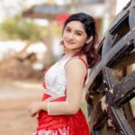 Raveena Daha Instagram - Paatu paadava ❣️ Beautiful makeover by @dsmakeoverartistry ❣️ Amazing shots by @sathishkumarstanly 😍 #raveena #jodi #dance #90's