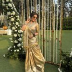 Raveena Tandon Instagram - Gone full Gangsta mode ! Wedding season! ♥️😁 @dragonfly0011 recognise the gift ♥️😍 Earrings- @hazoorilallegacy ♥️