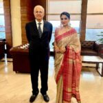 Raveena Tandon Instagram - As I walked into the halls of Delhi High Court for the special screening of our film, Patna Shuklla, hosted by the Delhi High Court Bar Association, my heart was filled with gratitude. Meeting the respected judges and lawyers who work tirelessly in our judicial system was truly an honor beyond words. It made me so proud to play a character inspired by the amazing lawyers our country has. Standing on the same Dais as Acting Chief Justice Mr. Manmohan, promoting, screening Patna Shukla alongside him and various others esteemed members of the Delhi High Court Bar Association tops the list. As a mother, the realization that my child’s rights can be taken away in an instant is deeply troubling. But knowing that distinguished lawyers are on the path to fight for justic and make a difference gives me hope. Every day, lawyers work tirelessly to bring about positive change. I am deeply grateful to the Delhi High Court Bar Association for providing such a remarkable opportunity for a film like this, one that needs to be seen by everyone for the message it tells. Watch Patna Shukla on Disney+ Hotstar streaming 29th March onwards.