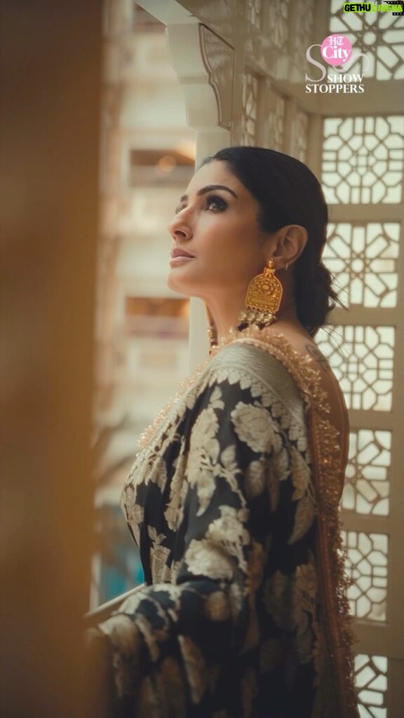 Raveena Tandon Instagram - It’s the queen of hearts Raveena Tandon (@officialraveenatandon) glamming up our wedding special and we can’t hold our excitement! The trendsetting beauty brings you the inspiration you need to turn heads while staying true to your individualistic style. In this look, Raveena revives vintage allure in a handcrafted weave, a labour of love by artisans from Varanasi who have been painstakingly preserving India’s cultural heritage. Pictures and a no-holds-barred Interview coming up soon! Concept & styling: @sharaashraf Video: @amitkhannaphotography @haroon_ali15 Production: @shweta__sunny & @kayanaaaaat Makeup and hair: @kin_vanity Location: @itcmaratha Outfit: Saree by @meerabypoornimasharma Jewellery: @sahai_ambar_pariddi #raveenatandon #raveenatandonfans #weddingspecial #weddingseason #weddingstyle #weddingoutfit #weddingoutfits #saree #sareelover #sareelove #varanasi @raveenatandonfanpage @raveenatandonbiggestfan @raveenatandon_trueadmirer @raveenatandonfan_