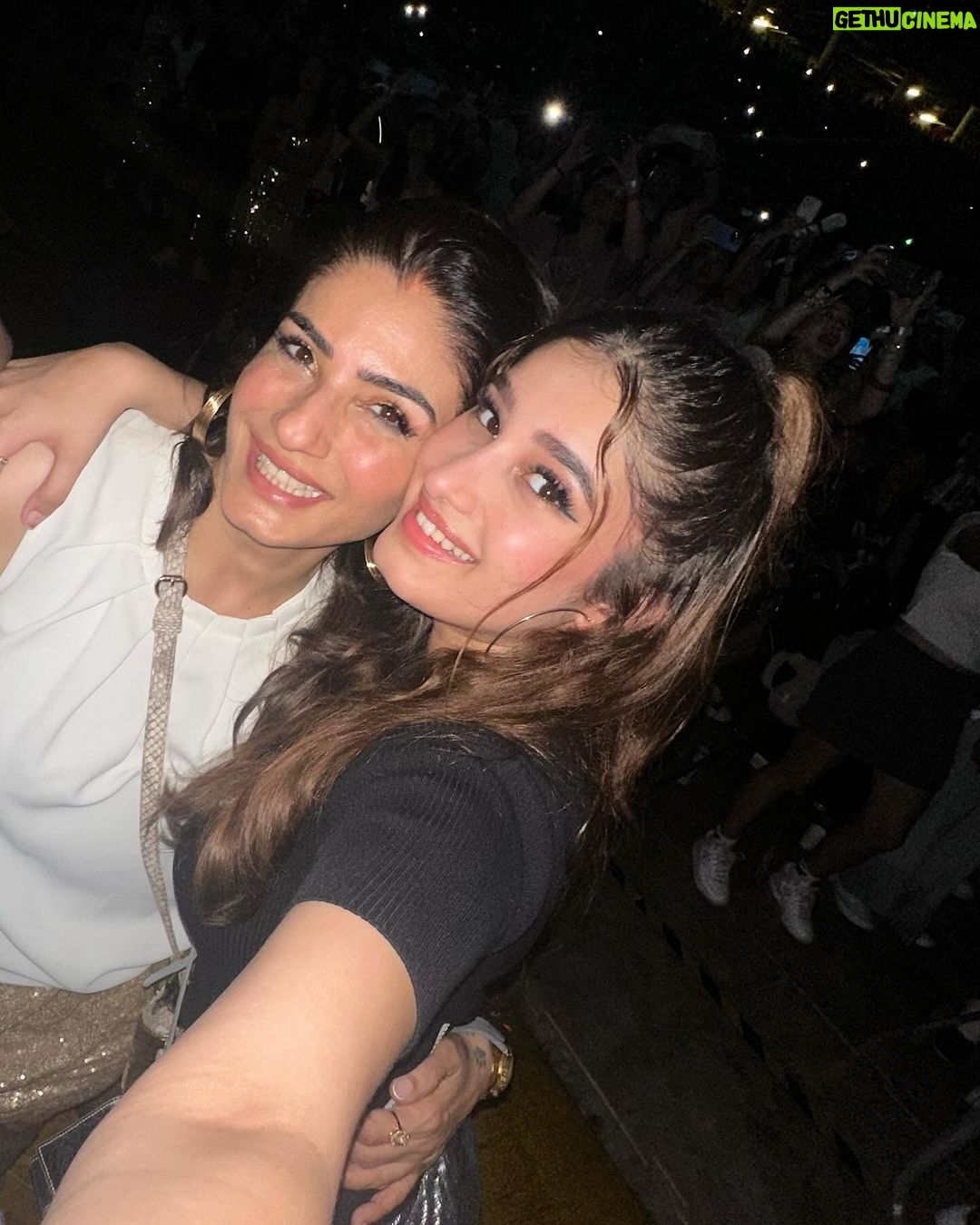 Raveena Tandon Instagram - Just mom daughter things ♥️ #mygirls #bffs #taylorswift @taylorswift The Eras Tour #singapore by @rashathadani