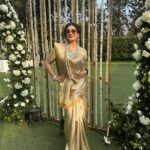 Raveena Tandon Instagram – Gone full Gangsta mode ! Wedding season! ♥️😁 

@dragonfly0011  recognise the gift ♥️😍
Earrings- @hazoorilallegacy ♥️