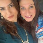 Raveena Tandon Instagram - If Rock Steady was a word ! Happy happy birthday my forever diamond ! My rock! Love you forever my soul sister @afeefanadiadwala ! God bless always !