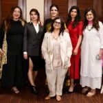 Raveena Tandon Instagram - An afternoon well spent! With the power ladies of our Legal System! #mrunalinideshmukh @advocate.vandana @tanyachaitanya27 @priyankakhimani and @sanaraeeskhan