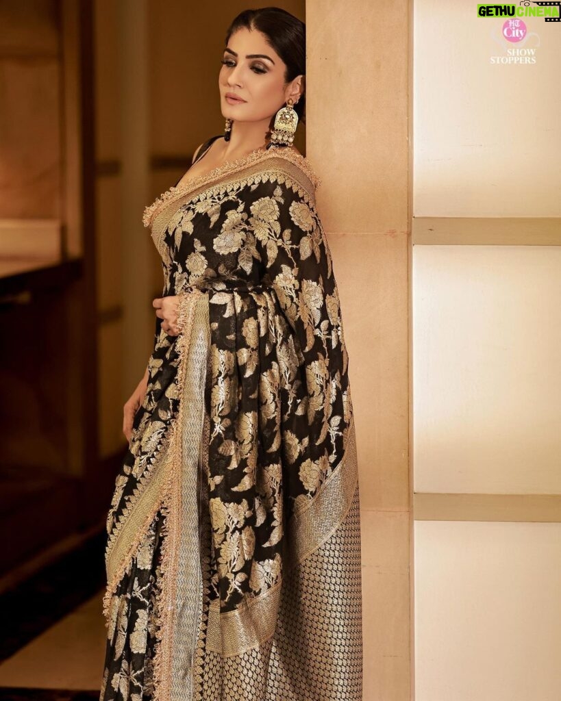 Raveena Tandon Instagram - Who better than Raveena Tandon (@officialraveenatandon) to celebrate the timeless allure of handwoven sarees! Someone who sparked the biggest of fashion trends and gave Bollywood some of the most iconic fashion moments, the actor harbours a special love for the six yards of silk. The beauty looks mesmerising in a black weave paired with a pair of statement earrings. The unconventional colour is a sure shot headturner in a sea of reds and maroons. Her subtle makeup: a feather light base, nude lipstick drenched in gloss and a touch of kohl on the eyes complements the look. Follow Showstoppers for more inspiration to make a style statement this wedding season. Concept & styling: @sharaashraf Photos: @amitkhannaphotography Production: @shweta__sunny & @kayanaaaaat Makeup and hair: @kin_vanity Location: @itcmaratha Outfit: Saree by @meerabypoornimasharma Jewellery: @sahai_ambar_pariddi #raveenatandon #raveenatandonfans #weddingspecial #weddingseason #weddingstyle #weddingoutfit #weddingoutfits #saree #sareelover #sareelove #varanasi @raveenatandonfanpage @raveenatandonbiggestfan @raveenatandon_trueadmirer @raveenatandonfan_