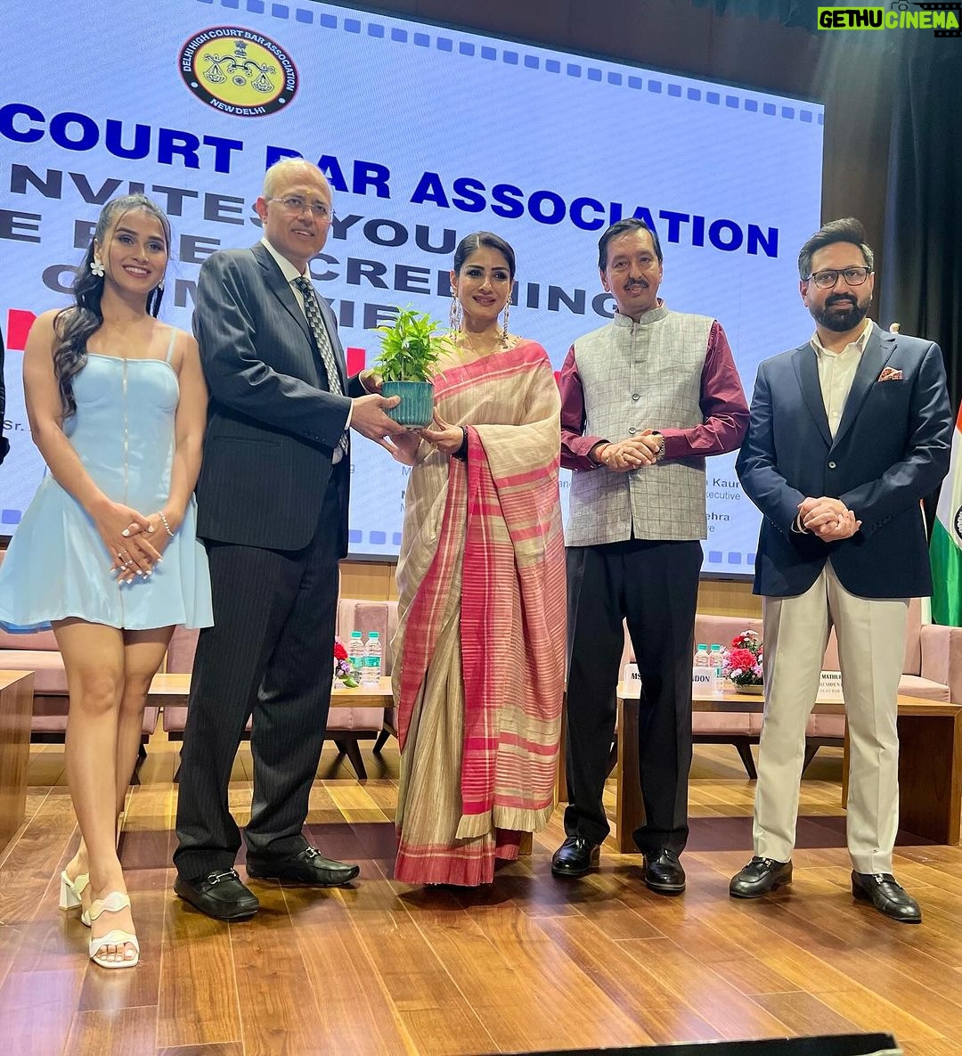 Raveena Tandon Instagram - As I walked into the halls of Delhi High Court for the special screening of our film, Patna Shuklla, hosted by the Delhi High Court Bar Association, my heart was filled with gratitude. Meeting the respected judges and lawyers who work tirelessly in our judicial system was truly an honor beyond words. It made me so proud to play a character inspired by the amazing lawyers our country has. Standing on the same Dais as Acting Chief Justice Mr. Manmohan, promoting, screening Patna Shukla alongside him and various others esteemed members of the Delhi High Court Bar Association tops the list. As a mother, the realization that my child’s rights can be taken away in an instant is deeply troubling. But knowing that distinguished lawyers are on the path to fight for justic and make a difference gives me hope. Every day, lawyers work tirelessly to bring about positive change. I am deeply grateful to the Delhi High Court Bar Association for providing such a remarkable opportunity for a film like this, one that needs to be seen by everyone for the message it tells. Watch Patna Shukla on Disney+ Hotstar streaming 29th March onwards.