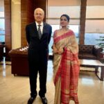 Raveena Tandon Instagram - As I walked into the halls of Delhi High Court for the special screening of our film, Patna Shuklla, hosted by the Delhi High Court Bar Association, my heart was filled with gratitude. Meeting the respected judges and lawyers who work tirelessly in our judicial system was truly an honor beyond words. It made me so proud to play a character inspired by the amazing lawyers our country has. Standing on the same Dais as Acting Chief Justice Mr. Manmohan, promoting, screening Patna Shukla alongside him and various others esteemed members of the Delhi High Court Bar Association tops the list. As a mother, the realization that my child’s rights can be taken away in an instant is deeply troubling. But knowing that distinguished lawyers are on the path to fight for justic and make a difference gives me hope. Every day, lawyers work tirelessly to bring about positive change. I am deeply grateful to the Delhi High Court Bar Association for providing such a remarkable opportunity for a film like this, one that needs to be seen by everyone for the message it tells. Watch Patna Shukla on Disney+ Hotstar streaming 29th March onwards.