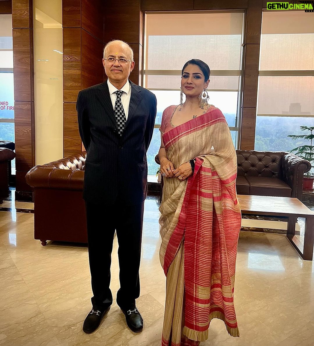 Raveena Tandon Instagram - As I walked into the halls of Delhi High Court for the special screening of our film, Patna Shuklla, hosted by the Delhi High Court Bar Association, my heart was filled with gratitude. Meeting the respected judges and lawyers who work tirelessly in our judicial system was truly an honor beyond words. It made me so proud to play a character inspired by the amazing lawyers our country has. Standing on the same Dais as Acting Chief Justice Mr. Manmohan, promoting, screening Patna Shukla alongside him and various others esteemed members of the Delhi High Court Bar Association tops the list. As a mother, the realization that my child’s rights can be taken away in an instant is deeply troubling. But knowing that distinguished lawyers are on the path to fight for justic and make a difference gives me hope. Every day, lawyers work tirelessly to bring about positive change. I am deeply grateful to the Delhi High Court Bar Association for providing such a remarkable opportunity for a film like this, one that needs to be seen by everyone for the message it tells. Watch Patna Shukla on Disney+ Hotstar streaming 29th March onwards.