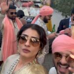 Raveena Tandon Instagram - Gone full Gangsta mode ! Wedding season! ♥️😁 @dragonfly0011 recognise the gift ♥️😍 Earrings- @hazoorilallegacy ♥️