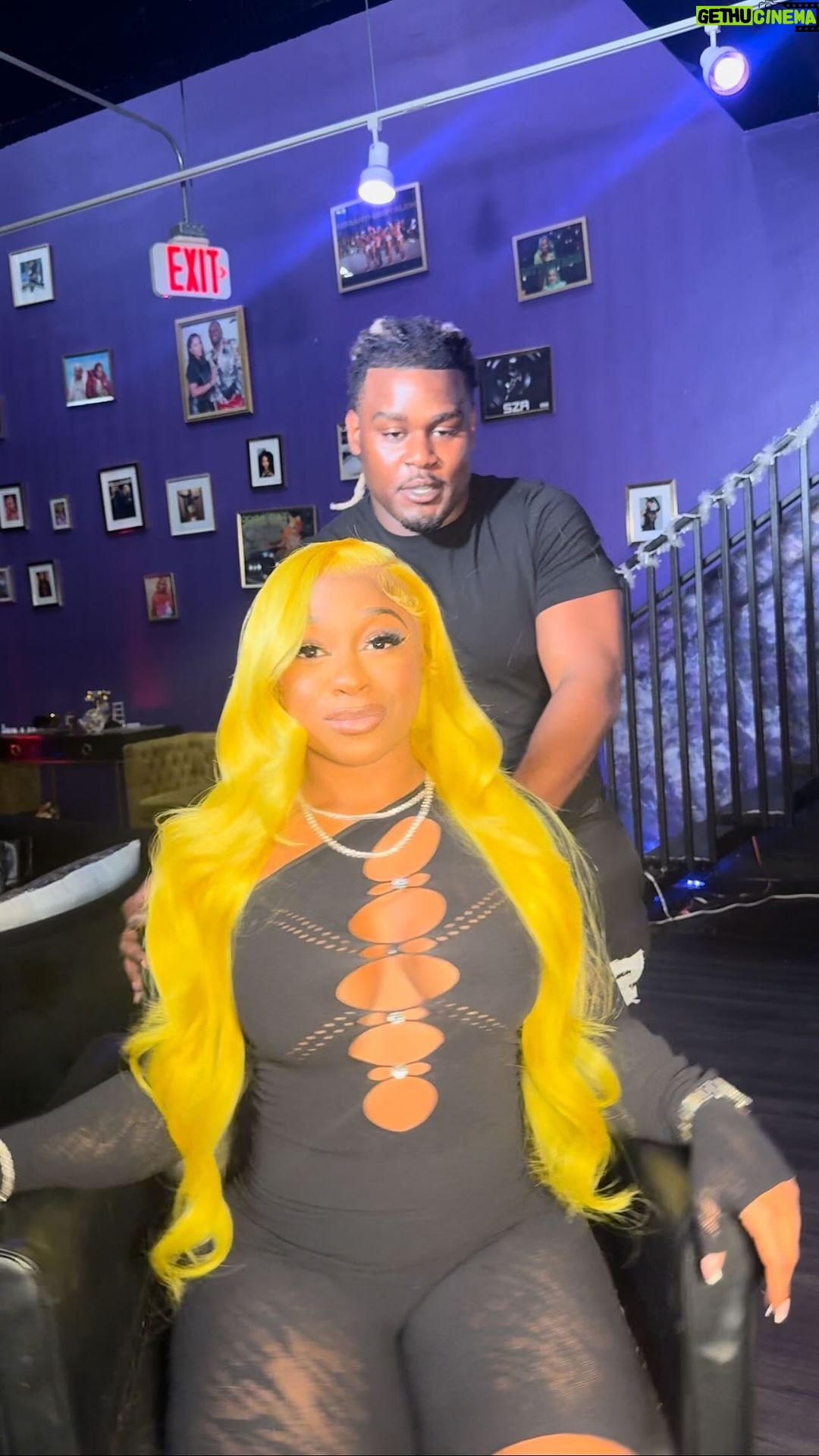 Reginae Carter Instagram - @itsreginaecarter๐๐ Yeaaa Big Mama ๐ know Everytime She Book with me itโs gone be Big Drama โญ๏ธ๐ Freeenn Pulled up to @freeennspalace and said get me WRIGHT๐๐ Mua by the Biggest @fatimathemua ๐ Drop a ๐๐โญ๏ธ if you Like Jumpsuit @que2tymez ๐ Bodysuit @kdkollectionllc ๐ Follow @tisastyles_ ๐ โญ๏ธ Dm @djames to Book your Class๐