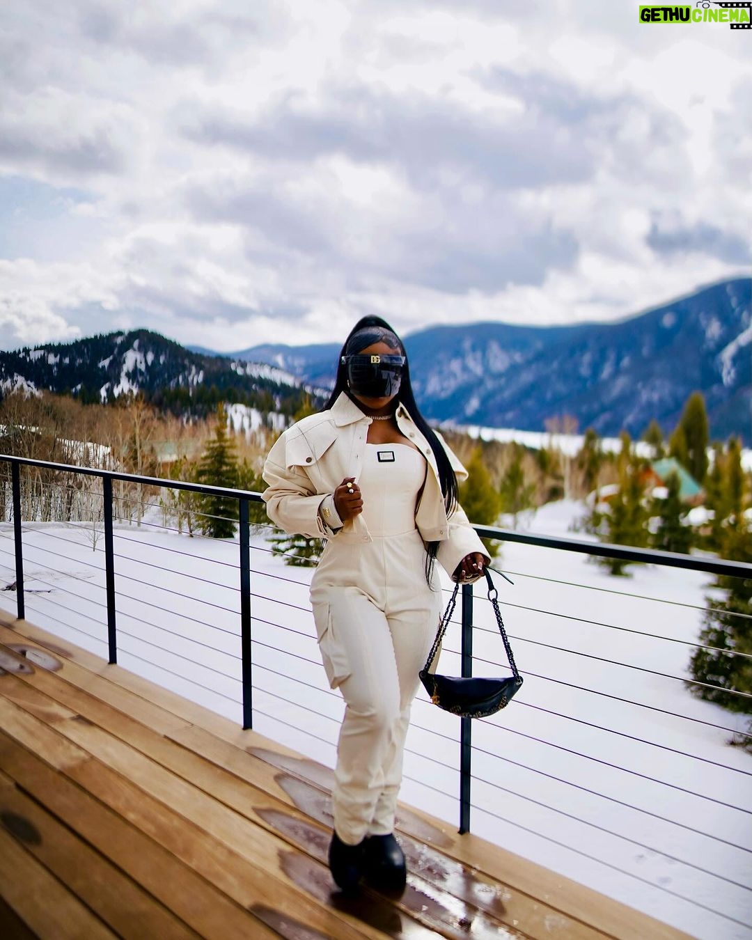 Reginae Carter Instagram - Get In Loser , We’re Goin Skiing ⛷️ Outfit @jane.ripper ♥️ Aspen, Colorado