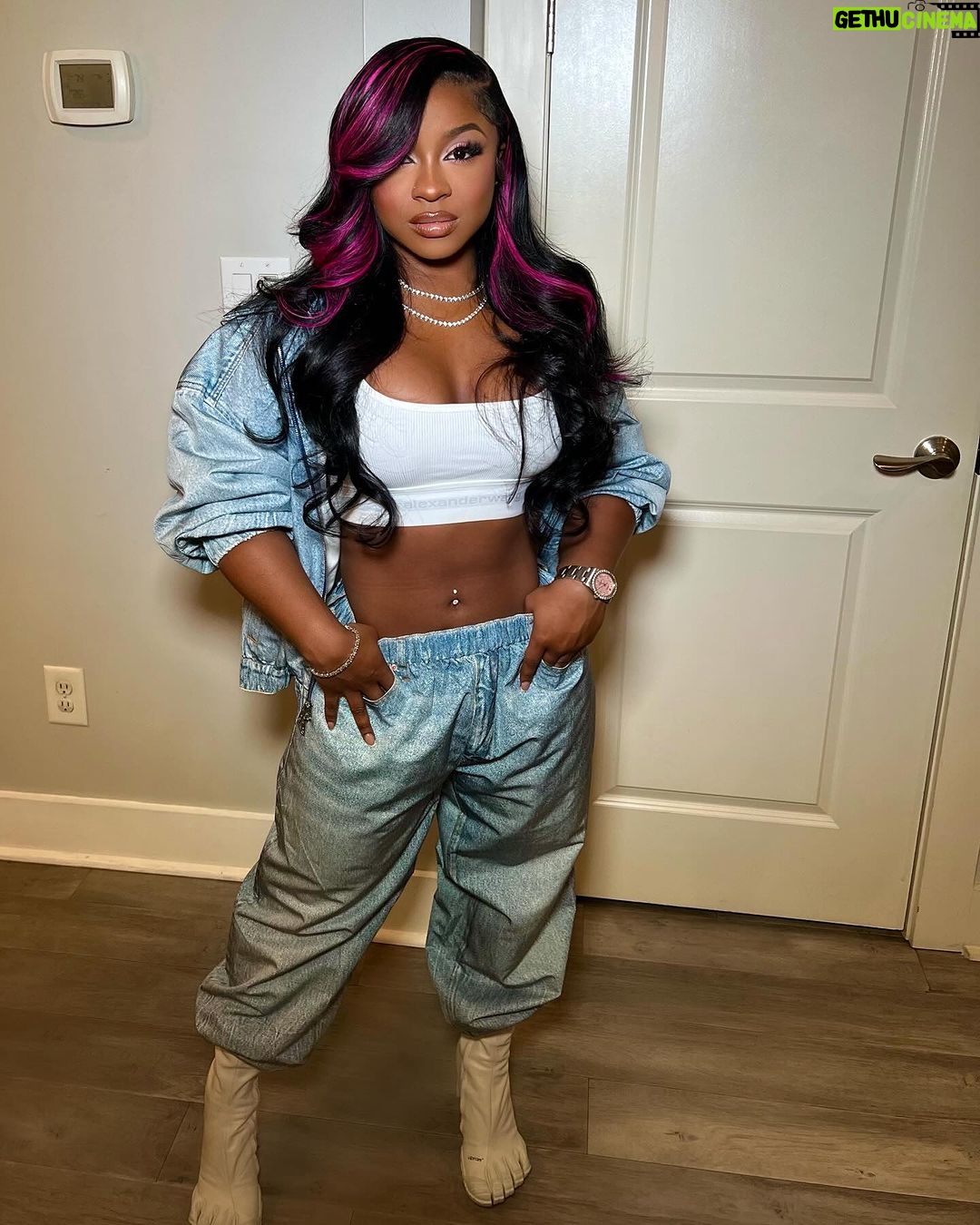 Reginae Carter Instagram - Gag City Chileeee π The Barbz was Outside last night π«ΆπΎ