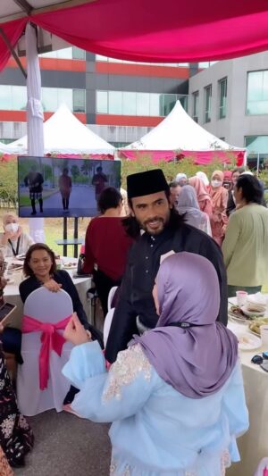Remy Ishak Instagram - Astro Aidilfitri ‘open house’. Rasanya ini open house yang pertama Remy sempat hadirkan diri. Hari ni jugalah baru dapat jumpa semua team Remy. Terima kasih  @astroshaw @anildaj @norsalvina @afdalshahizad @syazwanzakariah @melorhandsome @rocketfuelent . Selamat Hari Raya Aidilfitri, Maaf zahir & Batin 🙏🏻