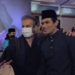 Remy Ishak Instagram – Guys, Selasa lepas Remy berpeluang ke Majlis Iftar &
Tayangan Perdana PETRONAS Raya 2022 ‘366’ Ep2: Hari
Ke-123. Macam biasa, setiap tahun kita akan 
menantikan video perayaan dari PETRONAS, dan tahun ni
Remy tidak ketinggalan untuk experience menonton
secara exclusive!

Remy suka berkerja dibawah arahan Khabir, style
dan arahan dia memang superb!
Dalam ep2 ni kita boleh tengok macam
mana kegigihan untuk mencapai matlamat dan tidak
berputus asa. Amazing!

Jangan lupa saksikan Ep2: Hari Ke-123 di saluran media
sosial PETRONAS

#PETRONAS366 #HariKe123 #MaraSemula #LiveAgain
#PETRONASRAYA2022
@PETRONAS