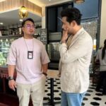 Remy Ishak Instagram – Inallillahirwainailayhirhojiun.. 
Takziah buat Shefa & family atas pemergian Captain Shahrul Kamal dalam nahas pesawat yg berlaku di Elmina semalam.

Baru dua hari lepas jumpa Kak Iza,  arwah & his wife Shefa at Mozers Shah Alam.
Hari ni buka whatsapp dapat this sad news. I’m so sorry to hear this  Shefa, Moga Allah tempatkan Shahrul bersama orang2 yg beriman.  Amin ya rabb!