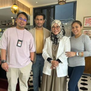 Remy Ishak Instagram - Inallillahirwainailayhirhojiun.. 
Takziah buat Shefa & family atas pemergian Captain Shahrul Kamal dalam nahas pesawat yg berlaku di Elmina semalam.

Baru dua hari lepas jumpa Kak Iza,  arwah & his wife Shefa at Mozers Shah Alam.
Hari ni buka whatsapp dapat this sad news. I'm so sorry to hear this  Shefa, Moga Allah tempatkan Shahrul bersama orang2 yg beriman.  Amin ya rabb!