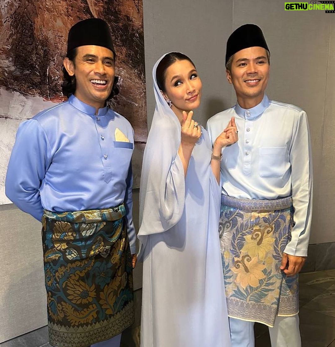 Remy Ishak Instagram - Semalam ke program Astro Raya Screening. banyak juga program2 menarik dari Astro bakal ditayangkan sepanjang bulan syawal nanti oi! semalam juga dapat jumpa ramai kawan2 lama dalam industri, kira mcm kenduri Astro la semalam. Meriah semacam, Seronok sangat bersembang mcm tak nak balik 😂tak sempat nak capture semua moments, ini je yg yang mampu. Terima kasih Astro #bukalahhati #astrorayascreening Baju Melayu by @adnaa.hq