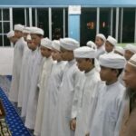 Remy Ishak Instagram - Assalamualaikum dan selamat sejahtera buat semua. Ibu saya Basrah binti Md Dris kini sedang bertarung nyawa di CICU Hospital Serdang untuk pembedahan jantung. Setelah 10-12 jam di dalam bilik pembedahan, operasi diberhentikan buat seketika dan akan bersambung semula selepas 48jam. Sebagai seorang Muslim, saya percaya pada Qada & Qadar, Saya percaya pada hari akhirat, saya percaya Syurga & neraka Allah. Namun apa yg saya & adik beradik lakukan sekarang adalah ikhtiar. Masih banyak kebaikan & kebahagaiaan yang belum kami lakukan untuk ibu kami. Mohon jasa baik dari kalian semua mendoakan untuk saya dan adik beradik supaya kami boleh bersama2 semula dgn ibu kami 🙏🏻🙏🏻🙏🏻😔