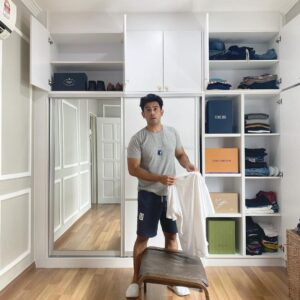Remy Ishak Instagram - Polis entry one two jaga
polis mati pencuri jaga.

Stuck at home tak boleh pi kerja, jalan tutup.  kita kemas wardrobe je today. 
#KLdown