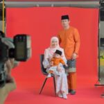 Remy Ishak Instagram – semalam @tuah.alam & @ezzarl busy photoshoot raya edition  @hibglam.com.my & jumpa kawan2 media yang banyak membantu perjalanan karier ayah. Terima kasih @mhaikalisa @tqsuzzanna @kosmo_online atas jemputan & sokongan yang berterusan ❤️

Korang tema baju raya warna apa tahun ni? Smart tak saya pakai brick orange teluk belanga @bulanbintanghq ? komen sikit 😎

#photoshoot #aidilfitri2024
#kosmo #hibglamkosmo #telukbelanga #bulanbintang