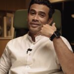 Remy Ishak Instagram – Sesiapa yang dah ikuti video pertama Abang minggu lalu berkaitan Moratorium, pasti anda sedikit sebanyak ketahui info jelas terhadap konsep tepat penangguhan bayaran loan. Sebagai rumusan, sekali lagi Abang nak pesan agar anda fikir secara rasional sebelum buat keputusan termasuk hubungi dulu bank yang berkaitan. Semoga semua urusan dipermudahkan terutama buat mereka sedang terjejas akibat pandemik Covid-19. Terus patuhi SOP dan jaga diri semua!
