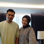 Remy Ishak Instagram – PATIK DAN ISTERI MERAFAK SEMBAH MENJUNJUNG KASIH

KE BAWAH DULI YANG MAHA MULIA SERI PADUKA BAGINDA YANG DI-PERTUAN AGONG SULTAN ABDULLAH RI’AYATUDDIN AL-MUSTAFA BILLAH SHAH IBNI AL-MARHUM SULTAN HAJI AHMAD SHAH AL-MUSTA’IN BILLAH 

DAN

KE BAWAH DULI YANG MAHA MULIA SERI PADUKA BAGINDA RAJA PERMAISURI AGONG TUNKU HAJAH AZIZAH AMINAH MAIMUNAH ISKANDARIAH BINTI AL-MARHUM AL-MUTAWAKKIL ALALLAH SULTAN ISKANDAR AL-HAJ 

atas anugerah perkahwinan dari Istana kepada kami berdua. 
Kami mendoakan kesejahteraan dunia dan akhirat serta limpah kurnia ALLAH SWT buat TUANKU & TUNKU 🙏🏻