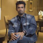 Remy Ishak Instagram – Guys! Abang tau korang tertanya-tanya apa bestnya Ultra Box daripada Astro ni. Jom dengar jap apa Abang nak jawab berkenaan soalan-soalan ultra korang ni.

Kalau ada lagi soalan yang korang nak tanya, boleh jek letak kat komen bawah ni.
 
#DahUltraKeBelum #AstroPlugAndPlay #PlugAndPlayIt